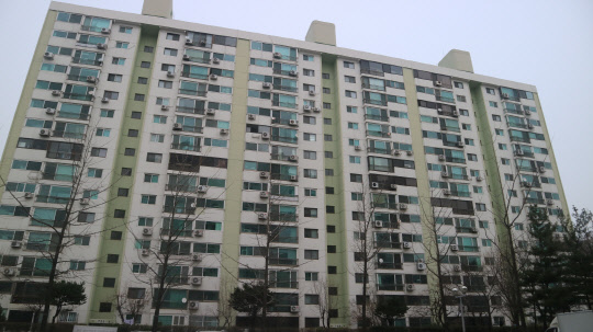 한국감정원에 따르면 양천구는 서울 25개 구 중 3번째로 집값 하락 비율이 높은 구로 나타났다. 사진은 양천구 목동신시가지7단지 전경. <이상현 기자>